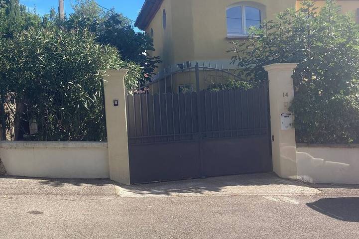 Petite maison chaleureuse près de la mer in La Garde, Côte méditerranéenne (France)