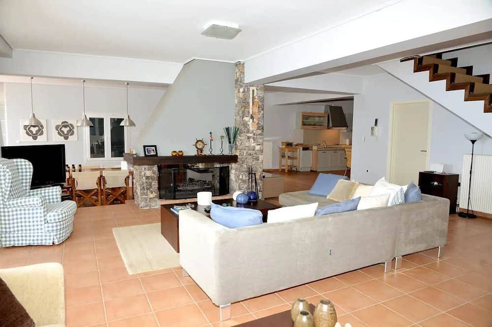 This Villa is in a very quite place of the village.There is an excellent seaview in Theologos, Fthiotida