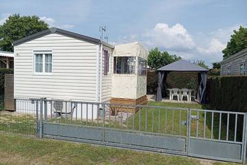 Mobil home pour 4 personnes, avec piscine et jardin dans Plage de La Hume