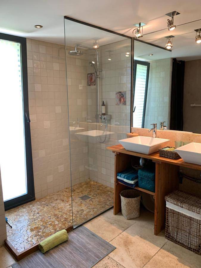 Location de vacances pour 4 personnes, avec vue ainsi que piscine et jardin à Saint-Martin-Labouval - 4