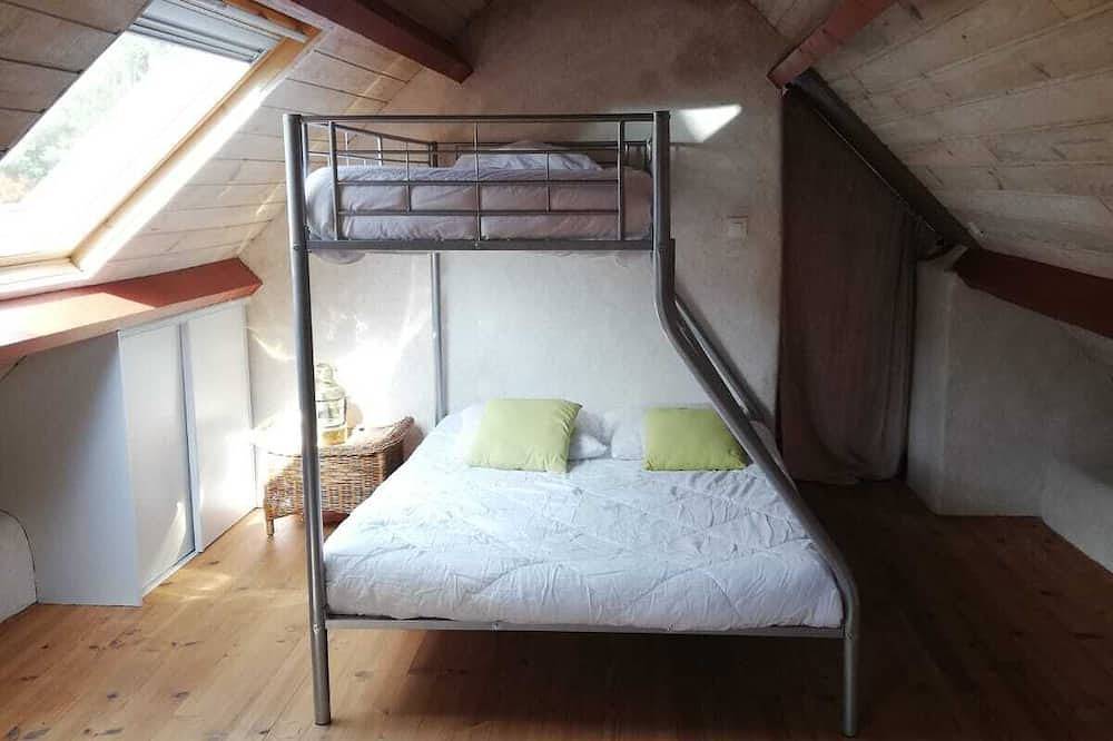 Steinhaus mit Garten, 2 Schlafzimmer, 4 Personen, komplett ausgestattet in Plozévet, Côte de Cornouaille