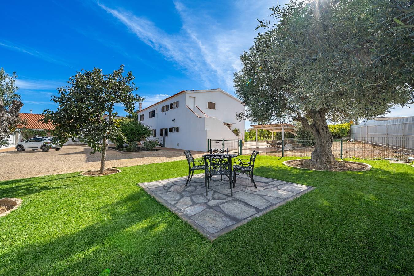 Zimmer 'Orange Blossom Groove – 1' mit gemeinsamer Terrasse, Wlan und Klimaanlage in São Bartolomeu de Messines, Faro Distrikt