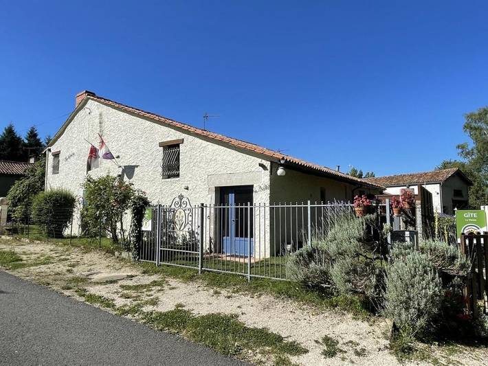 Location de vacances pour 4 personnes, avec Jardin à Asnois