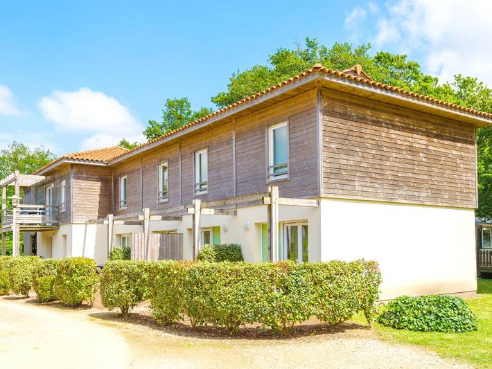 Gîte pour 6 personnes, avec piscine, adapté aux familles dans Lac d'Aureilhan