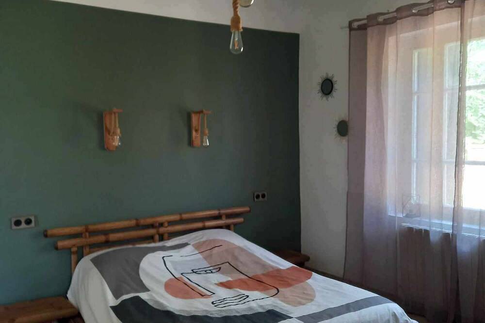 Maison Chaleureuse Sans vis à vis Avec une Piscine Privée in Saint-Quentin-la-Poterie, Nimes region