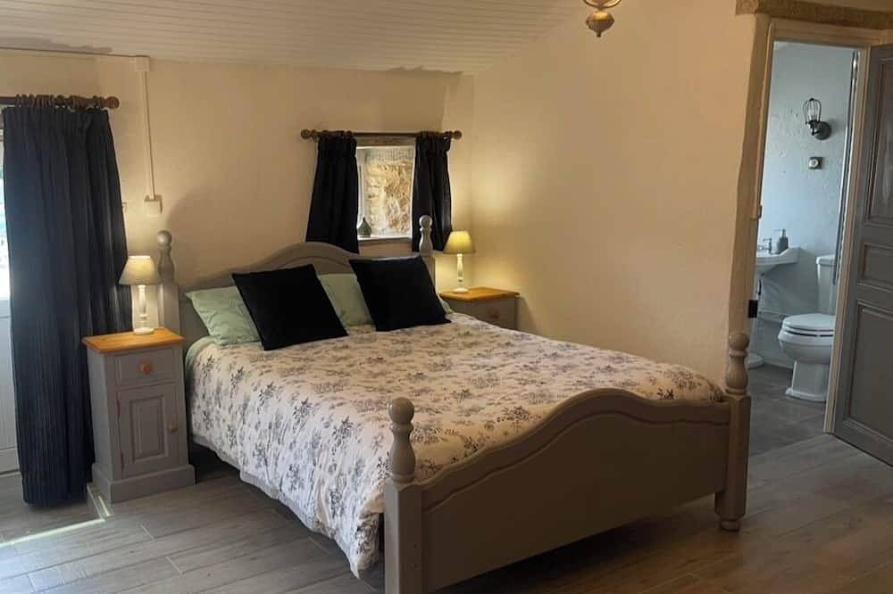 Chambre du Jardin - Chambre d'hôte, salle familiale (1 à 4 couchages) in Brux, Vienne (France)