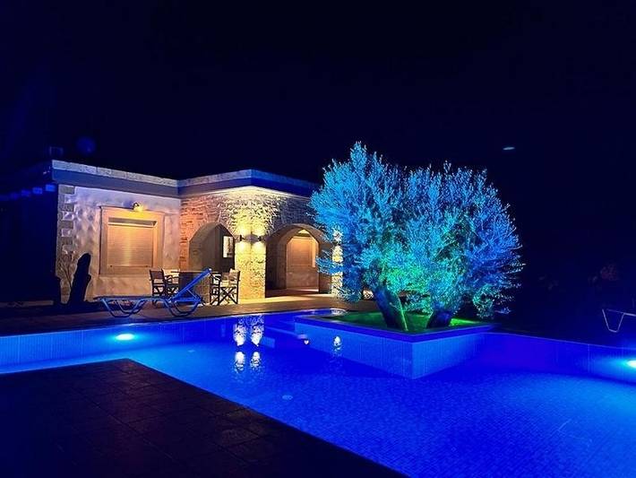 Ferienhaus für 2 Personen, mit Terrasse und Garten in Pitsidia