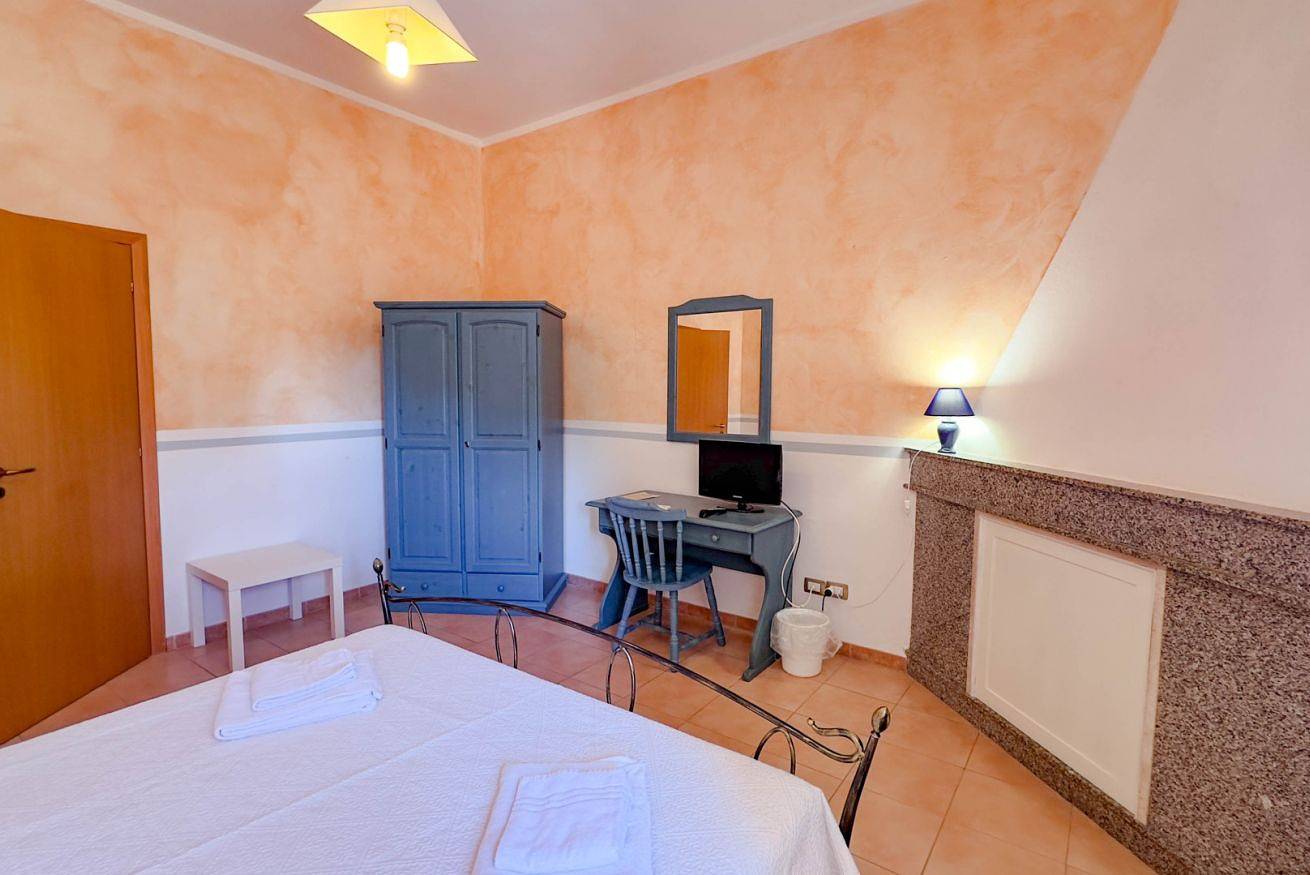 Entire apartment, Su Recreu 'E Mare 202- Double Room in Bosa Marina, Planargia