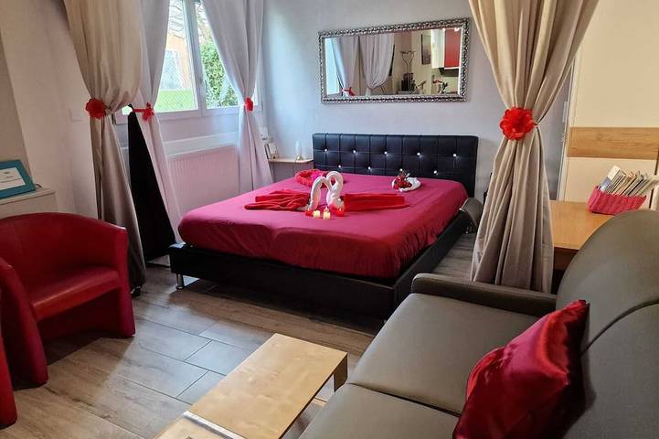 Ferienwohnung für 4 Personen, mit Whirlpool und Pool sowie Garten - 1