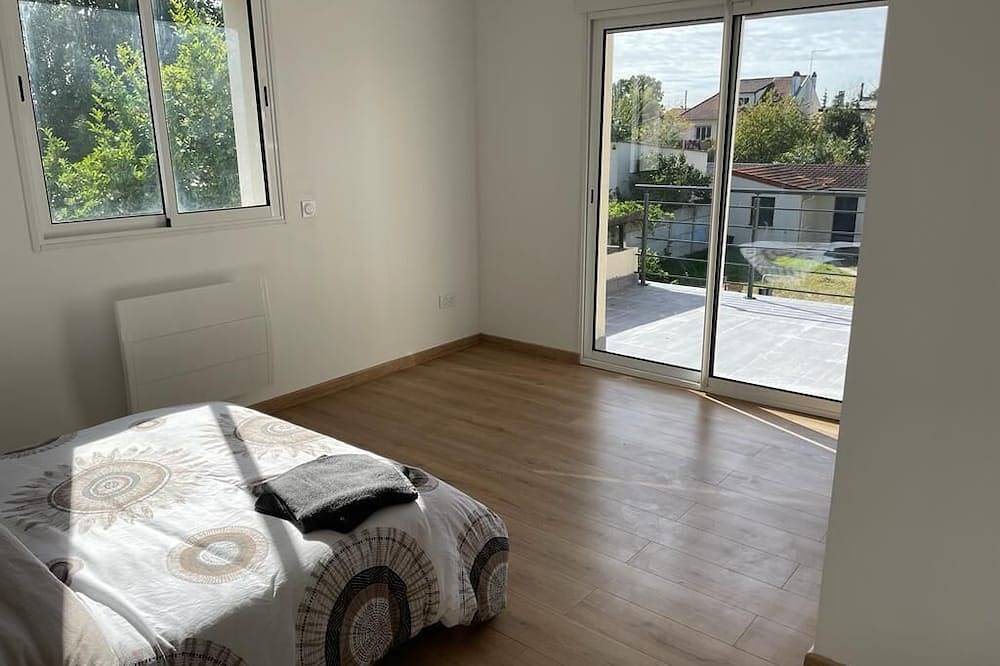 Chambre Dans Maison D'hote in Sainte-Geneviève-des-Bois, Essonne