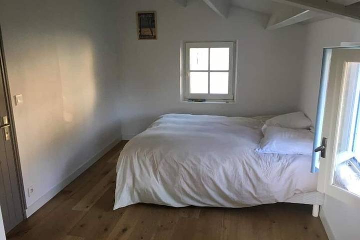 House in a large, quiet garden; sailing school and beaches within walking distance in L'Île-d'Yeu, Vandea