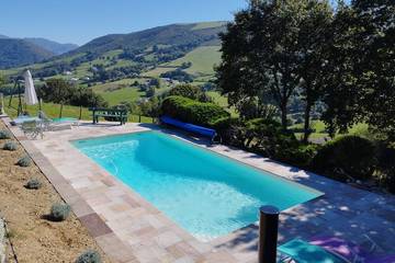 Location de vacances pour 12 personnes, avec balcon et jardin à Itxassou