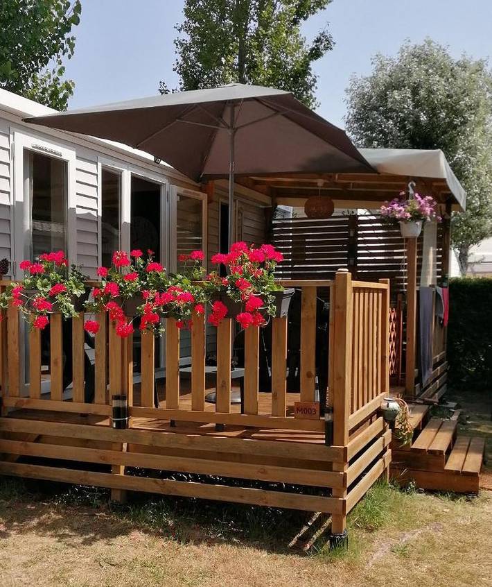 Camping pour 4 personnes, avec terrasse et piscine
