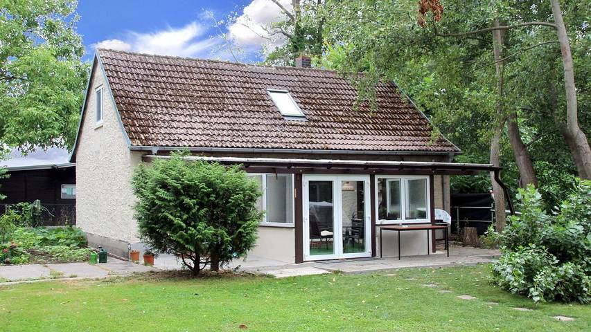 Ferienhaus für 6 Personen, mit Pool und Terrasse sowie Seeblick am Teupitzer See