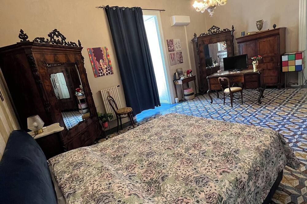 Palace in the historic center of Noto with parking inside the private courtyard in Noto (Sicilia), Municipio de Noto
