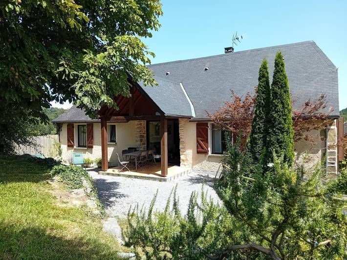 Gîte pour 6 personnes, avec terrasse et jardin dans Vallée d'Ossau