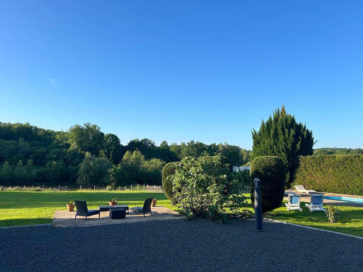 Gîte avec piscine et étang Sarrazac Dordogne in Sarrazac, Périgord Vert