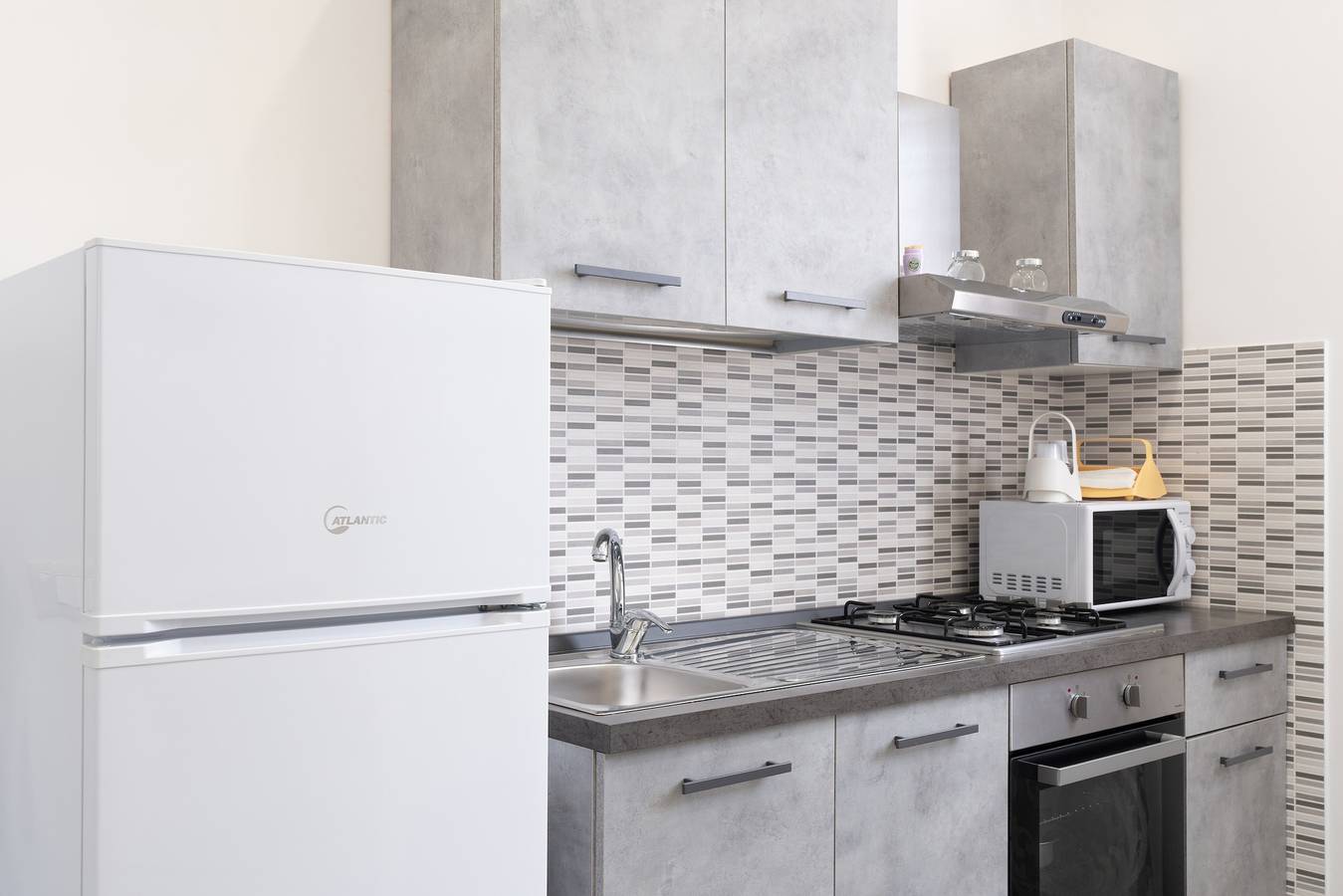 Entire apartment, Apartment 'Appartamento Primo Piano 5' with Shared Terrace, Wi-Fi and Air Conditioning in Custonaci, Trapani Province