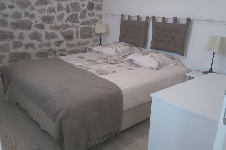 Location de vacances pour 4 personnes, avec jardin ainsi que terrasse et piscine à Villeneuve-de-Berg - 2