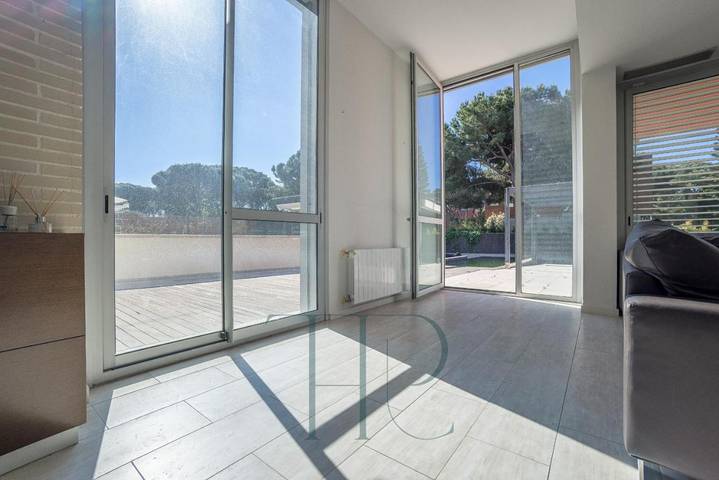 Chalet para 6 personas, con piscina además de terraza y vistas, Se admiten mascotas en Bajo Llobregat - 4