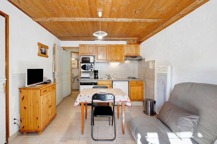 Apartamento entero, Apartamento tranquilo con jardín, cerca del pueblo in Allos, Región de Castellane
