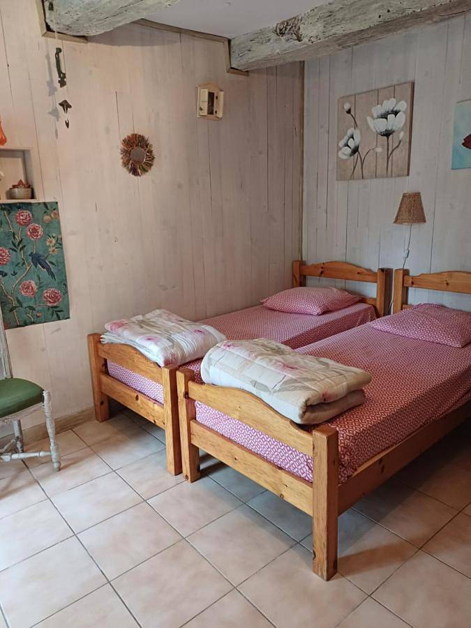 Chambre d’hôte pour 4 personnes, avec terrasse ainsi que jardin et vue, animaux acceptés à Ongles - 4
