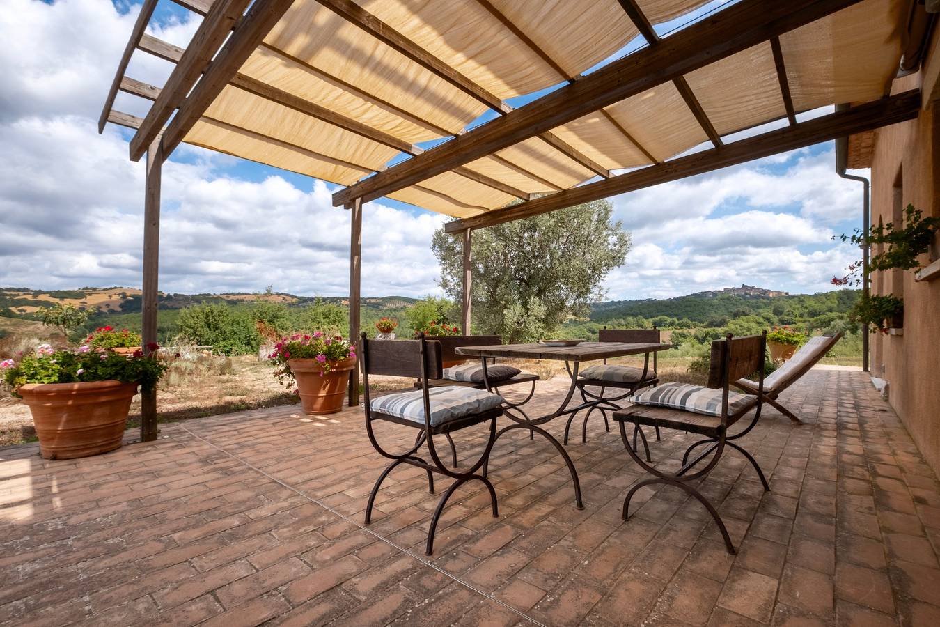 Entire apartment, Apartment 'Vulcinea In Poggio Rocco' with Private Terrace, Wi-Fi and Air Conditioning in Manciano (municipality), Grosseto Province