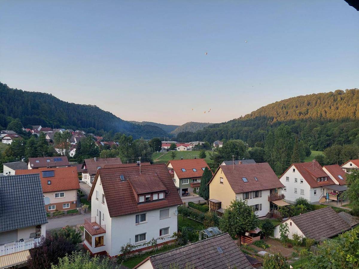 Privates Zimmer in Unterkunft mit Glatttal Blick in Wasserschloss Nähe in Sulz am Neckar, Forêt-Noire centrale