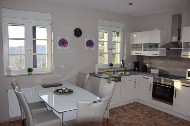 Ferienwohnung für 6 Personen, mit Balkon und Terrasse sowie Garten und Ausblick in Sangerhausen - 2