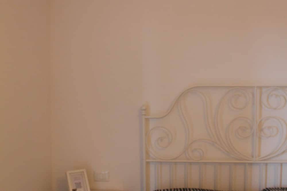 Apartamento entero, New Flat In A Quiet Area With Provat Parking Lot And Garden in La Spezia (City), La Spezia