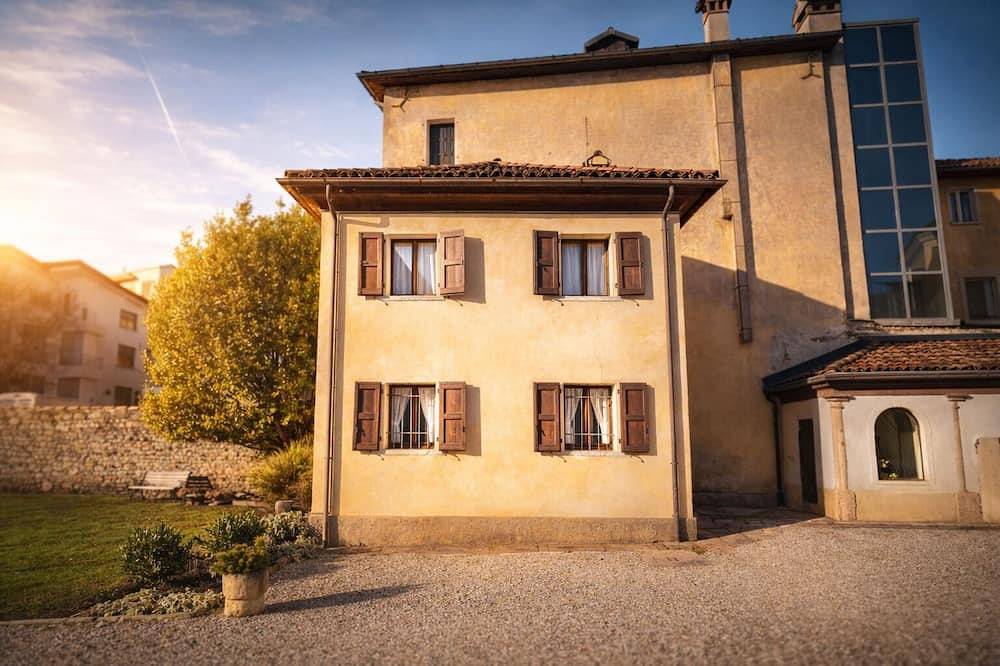 Appartamento intero, Boutique Cottage in centro storico con parcheggio in Belluno, Prealpi Carniche