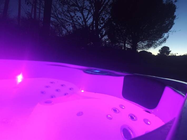 Maison d’hôte pour 2 personnes, avec piscine ainsi que jardin et jacuzzi - 1