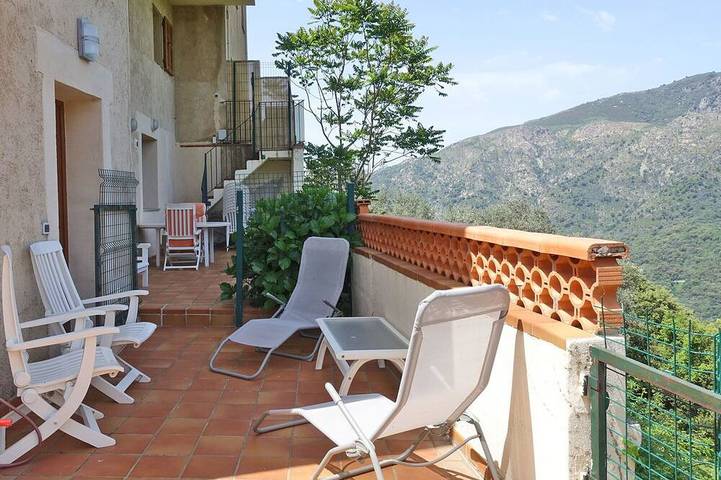 Gîte pour 2 personnes, avec terrasse et jardin, animaux acceptés à Sainte-Lucie-de-Tallano
