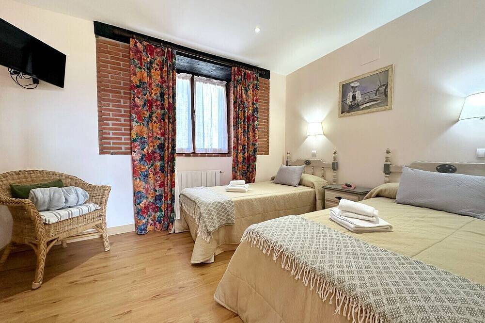 🏡 Perfect Island Getaway - Townhouse with Private Parking 🚗✨. in Isla, Arnuero