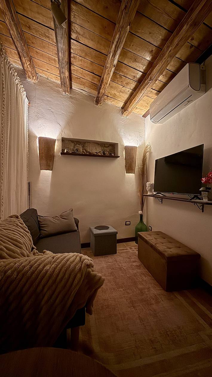 Entire studio, Charming Sicilian Studio Stay in the Heart of Mussomeli in Mussomeli, Caltanissetta Province
