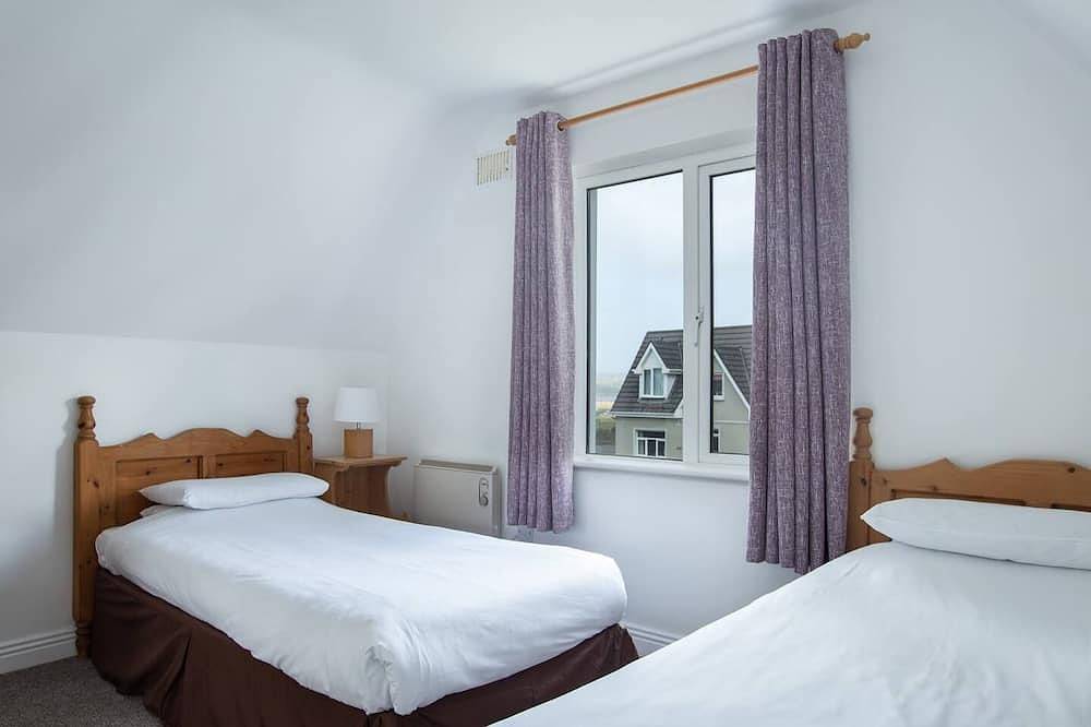 The Links 16, Amazing Location- Food, Drinks, Surf, & Golf 16 in Lahinch, County Clare