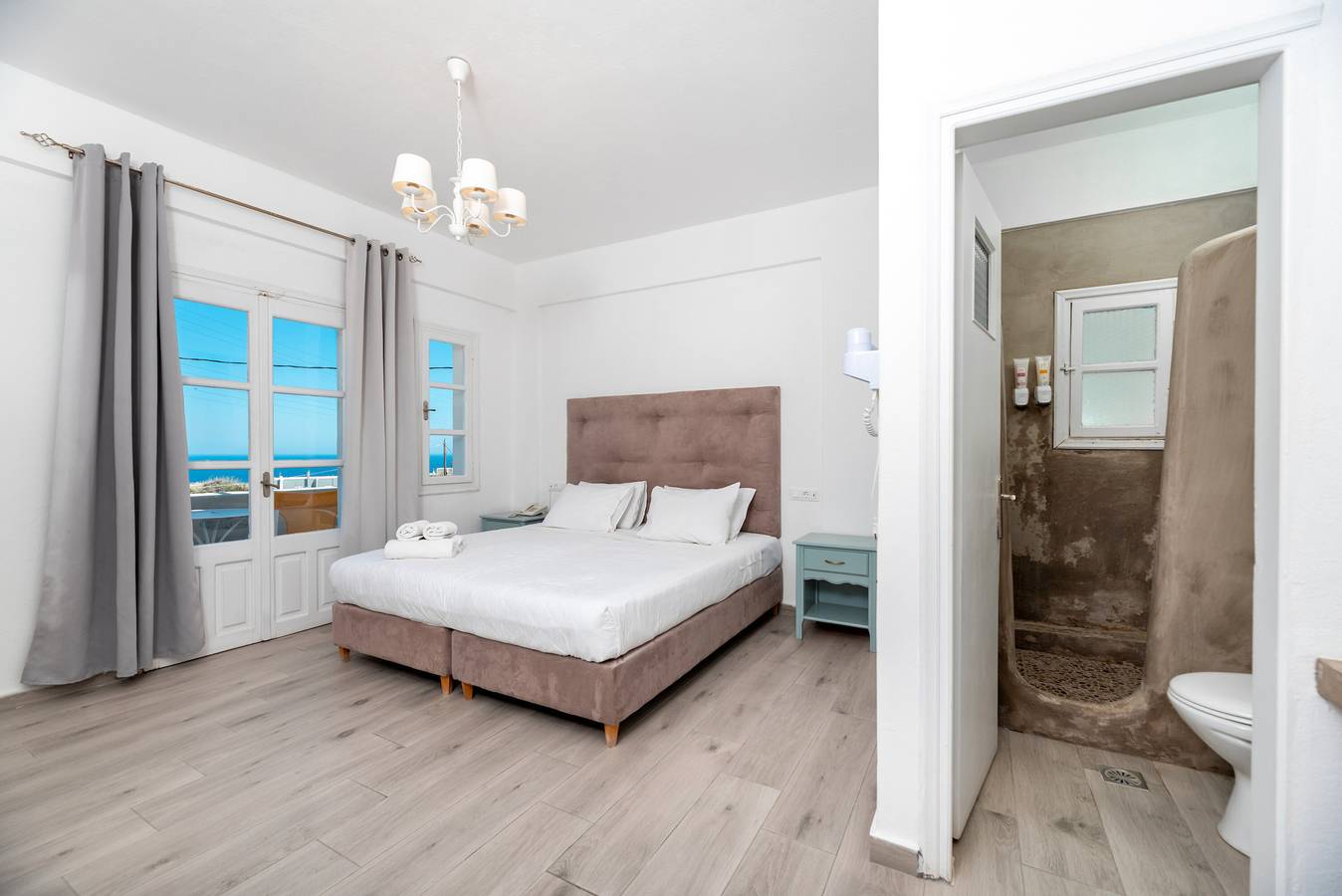 Appartement 'Maisonette' avec vue sur la montagne, Wi-Fi et climatisation in Karterados, Santorin