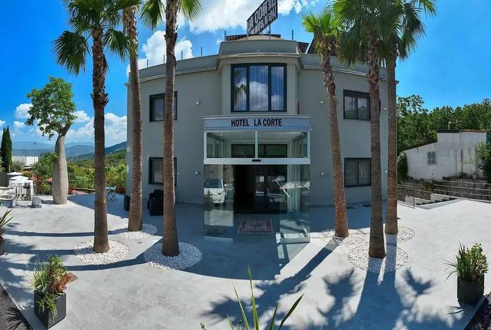 Appartamento per 2 persone, con piscina per bambini e giardino nonché panorama e piscina, con animali domestici a Palma Campania