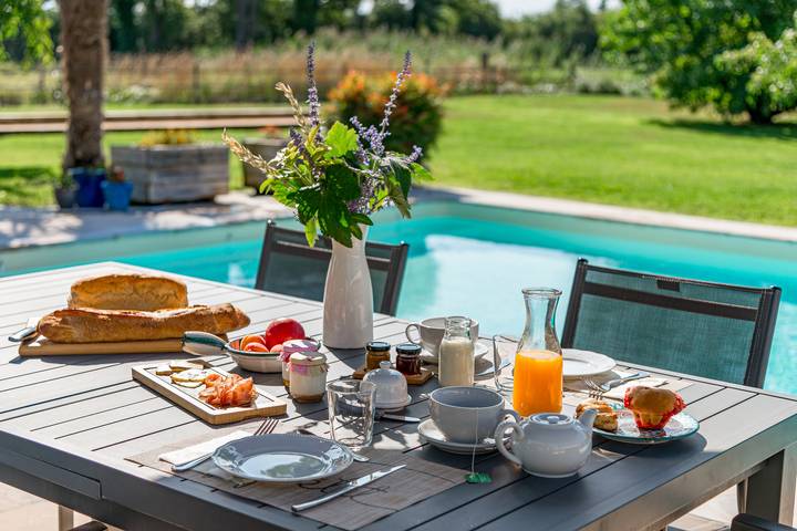 Chambre d’hôte pour 2 personnes, avec jardin ainsi que piscine et jacuzzi