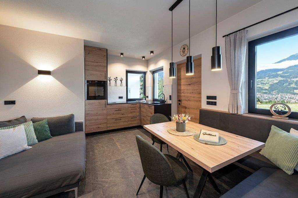 Ganze Wohnung, Two-Bedroom Apartment with Terrace in Plabach, Brixen