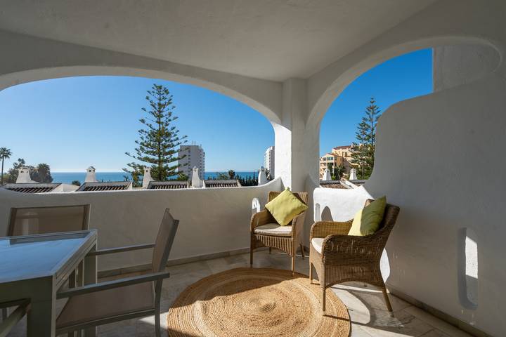 Vacation apartment for 5 people, with ocean view and balcony as well as pool, kid friendly in Benalmádena