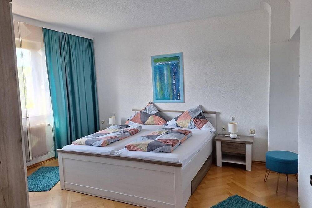 Ganze Wohnung, Haus Weiherfeld - Ferienwohnung mit 2 Schlafzimmern in Tholey, Saar-Nahe-Bergland