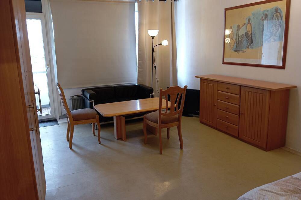 Ganze Wohnung, Apartment close to supermarkets & nature & good connection & balconary in Homberg/Ruhrort/Baerl, Duisburg