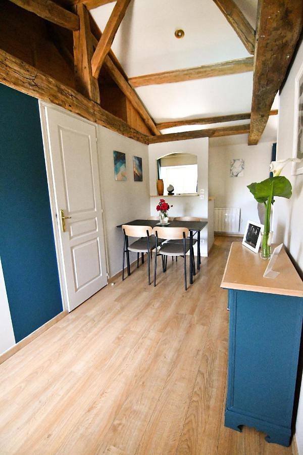 Location de vacances pour 2 personnes, avec vue ainsi que piscine et jardin à Falleron - 2