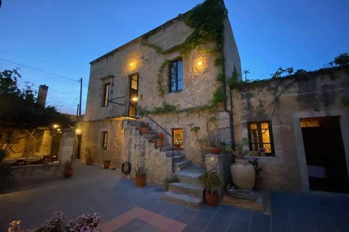 Ferienhaus für 10 Personen, mit Garten und Pool sowie Terrasse