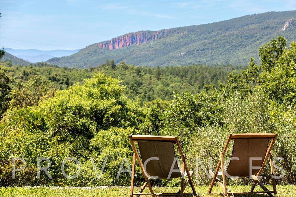 Villa pour 10 personnes avec balcon/terrasse in Saint-Paul-en-Forêt, Côte méditerranéenne (France)