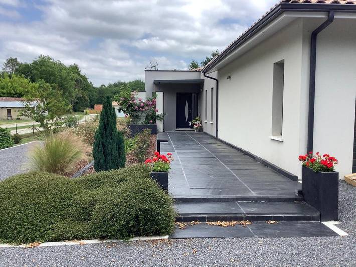 Location de vacances pour 2 personnes, avec terrasse ainsi que jardin et piscine à Gaillan-en-Médoc - 4