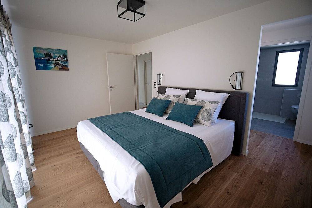 Neu - Villa 300 Meter vom Strand entfernt, beheiztes Hallenbad, Meerblick in Carantec, Ceinture Dorée