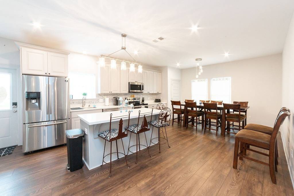 2 mi to Old Town ★ Blocks to ⛱️ ★Spacious & Cozy in Bay St. Louis, Mississippi Gulf Coast