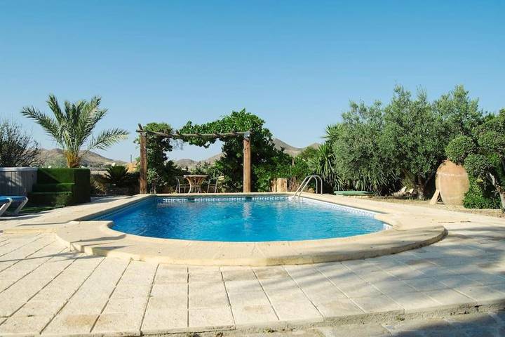 Casa rural para 8 personas, con Jacuzzi y Terraza además de Jardín y Piscina en Cantoria
